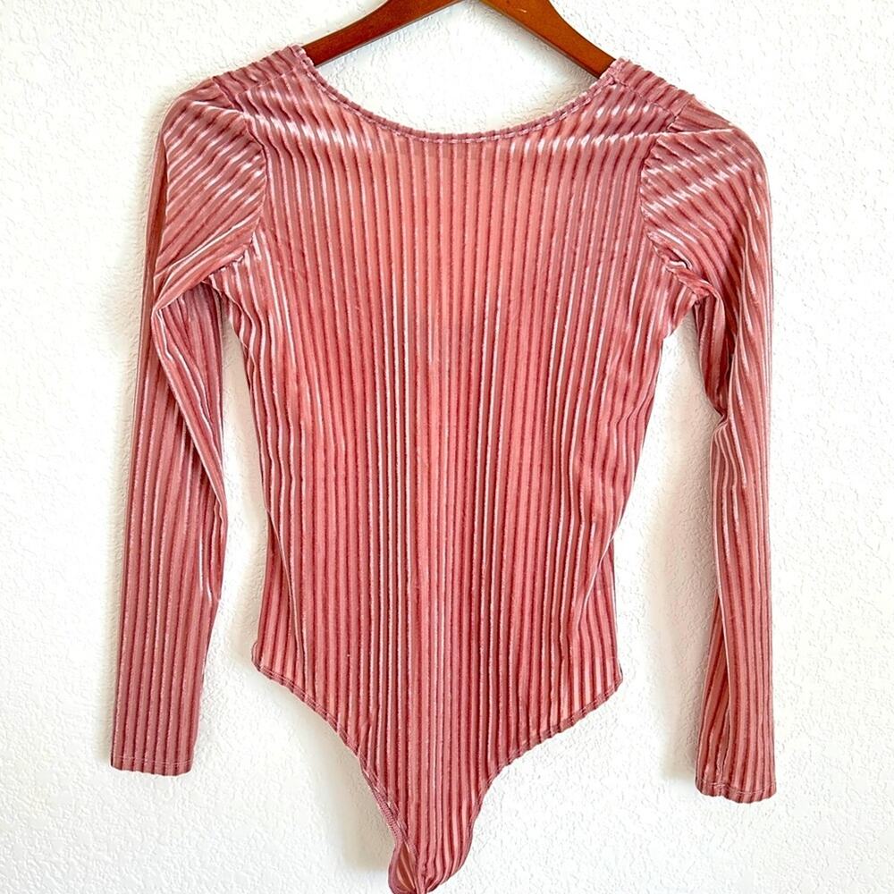 Forever 21 Women's Small Blush Pink Ribbed One Piece Bodysuit long-sleeve‎ Shirt